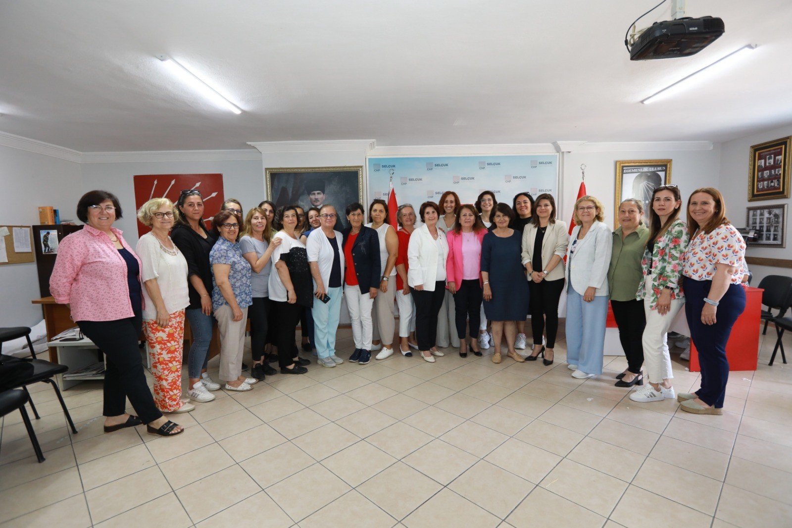 CHP Selçuk Kadın Kollarında köklü değiim